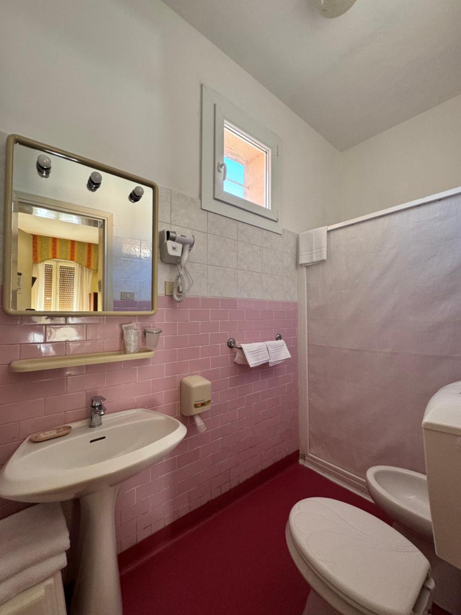 Hotel Ely Viareggio Esterno foto
