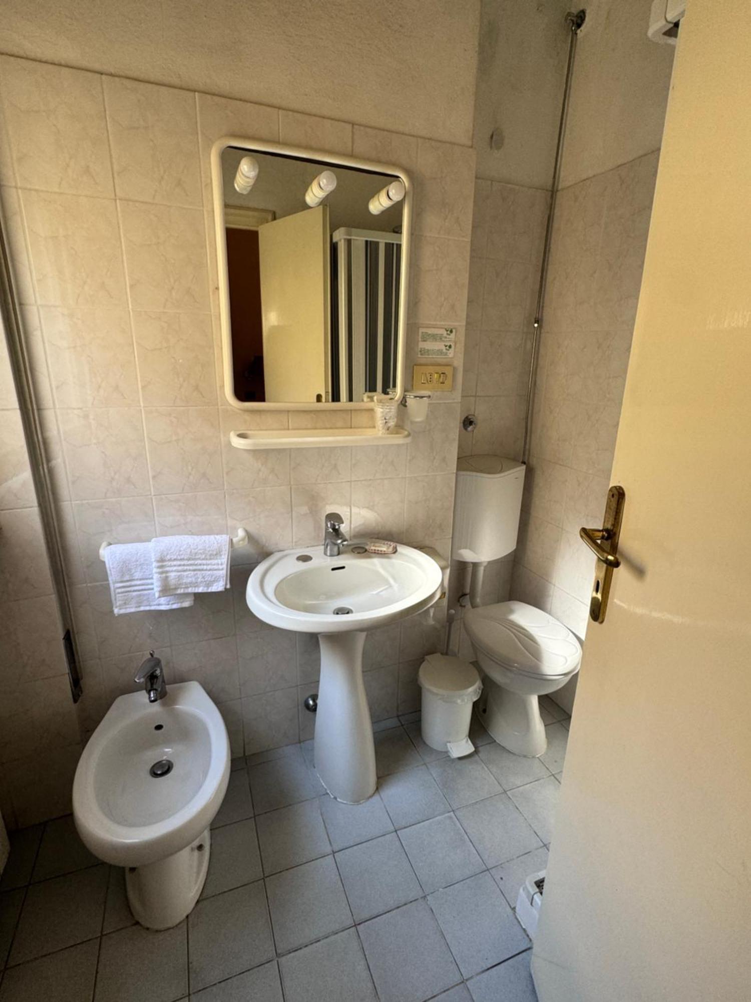 Hotel Ely Viareggio Esterno foto