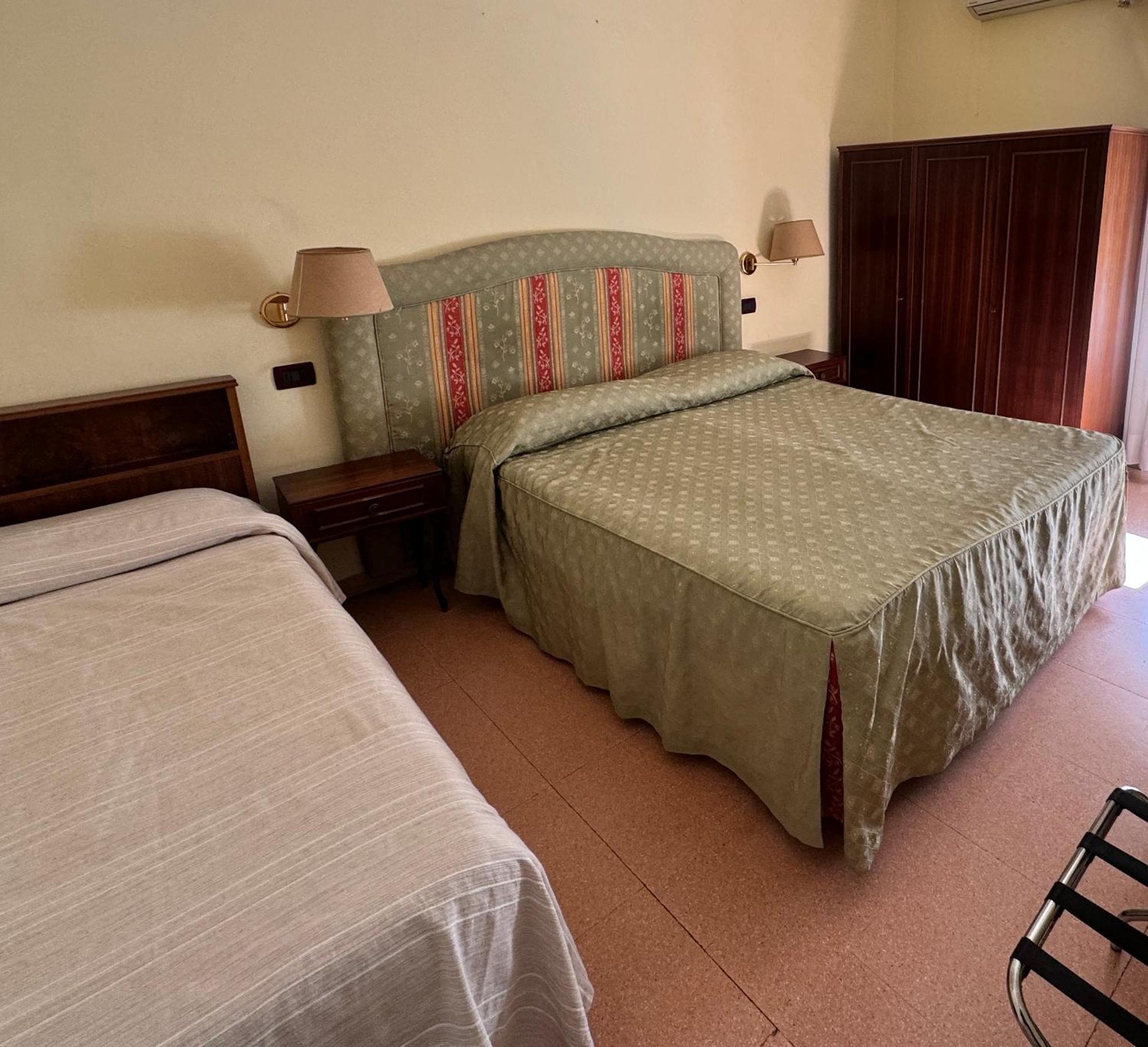 Hotel Ely Viareggio Esterno foto
