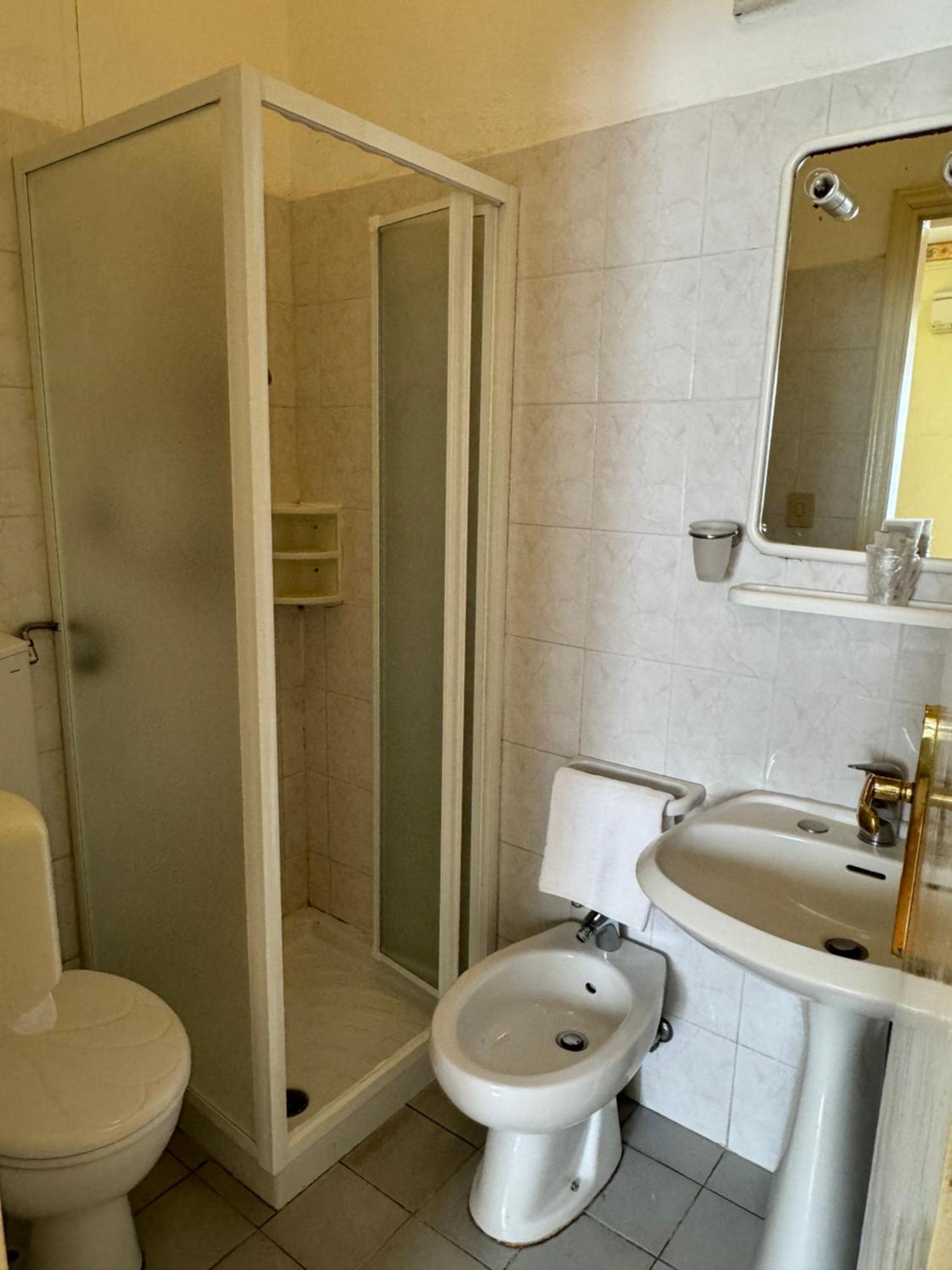Hotel Ely Viareggio Esterno foto