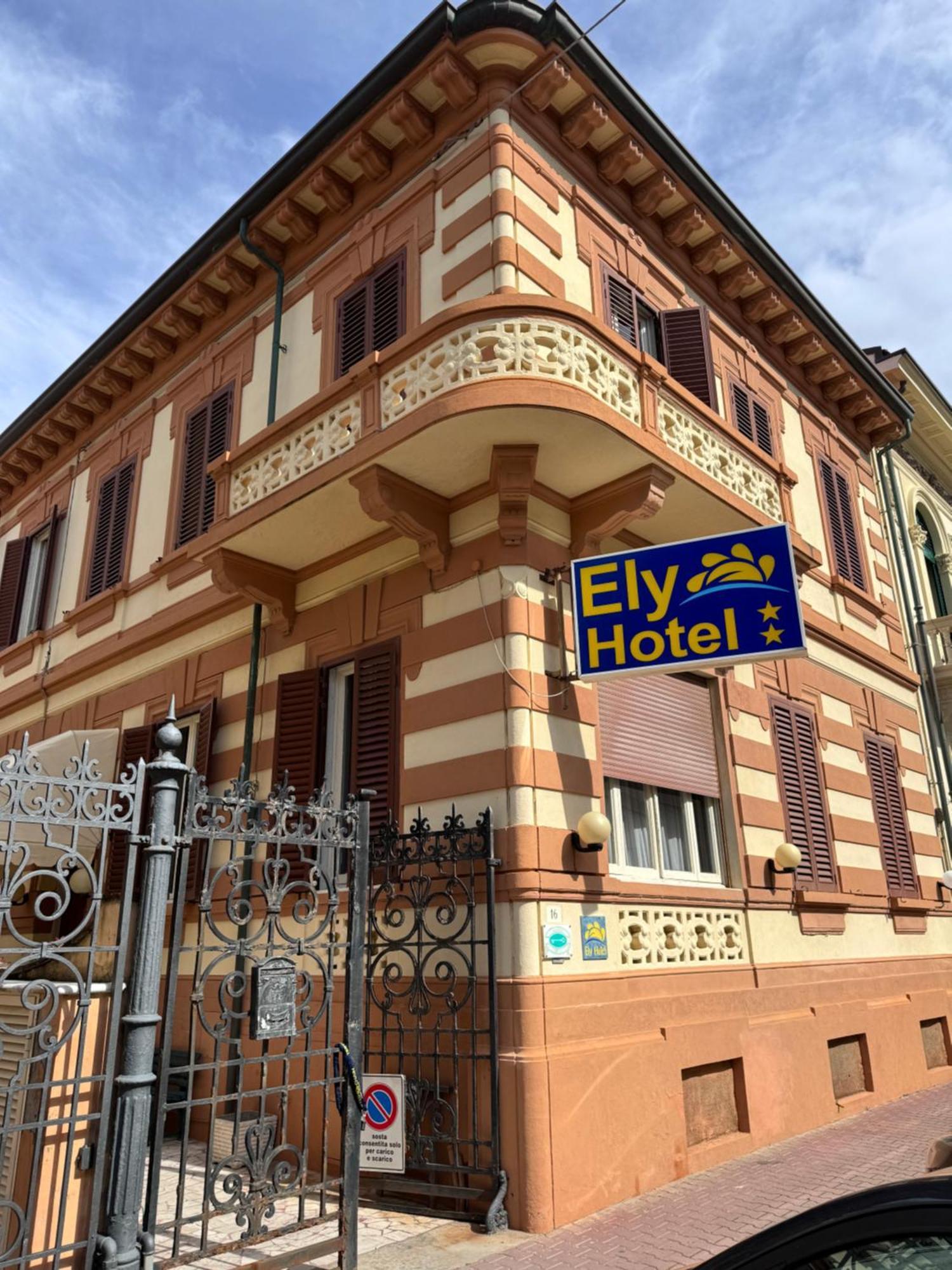 Hotel Ely Viareggio Esterno foto