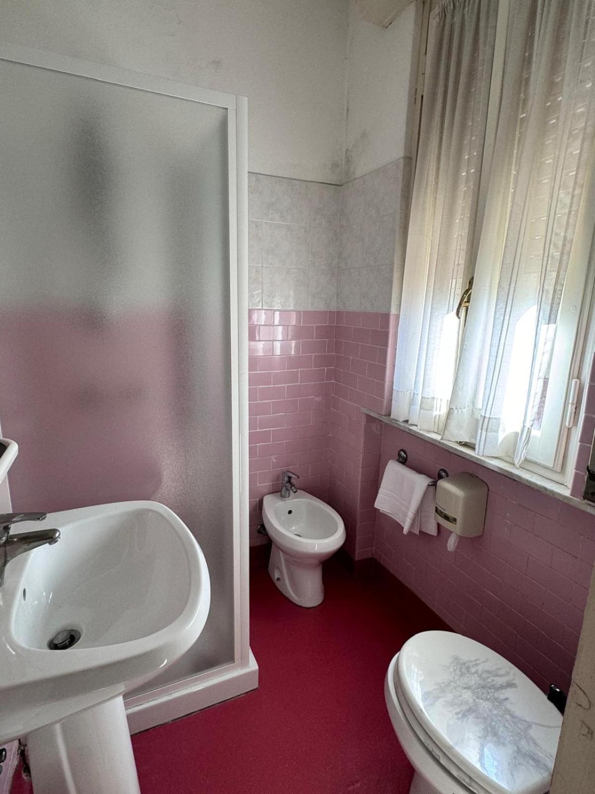 Hotel Ely Viareggio Esterno foto